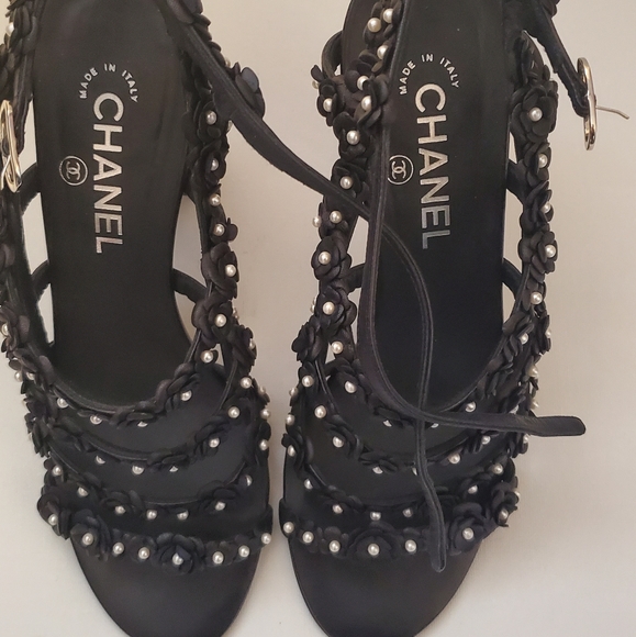 Authentic CHANEL Lambskin Pearl Embellished Camellia Leather Sandal- EU39/US8.5 - Picture 10 of 12